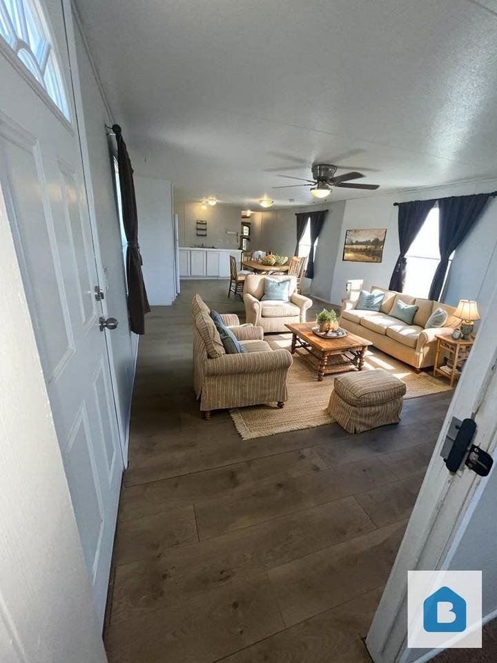 24055 Murphy Rd - Photo 3 of 32