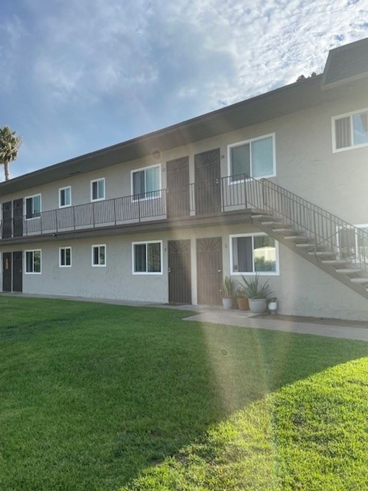 Leo's Apartments - Photo 2 of 14