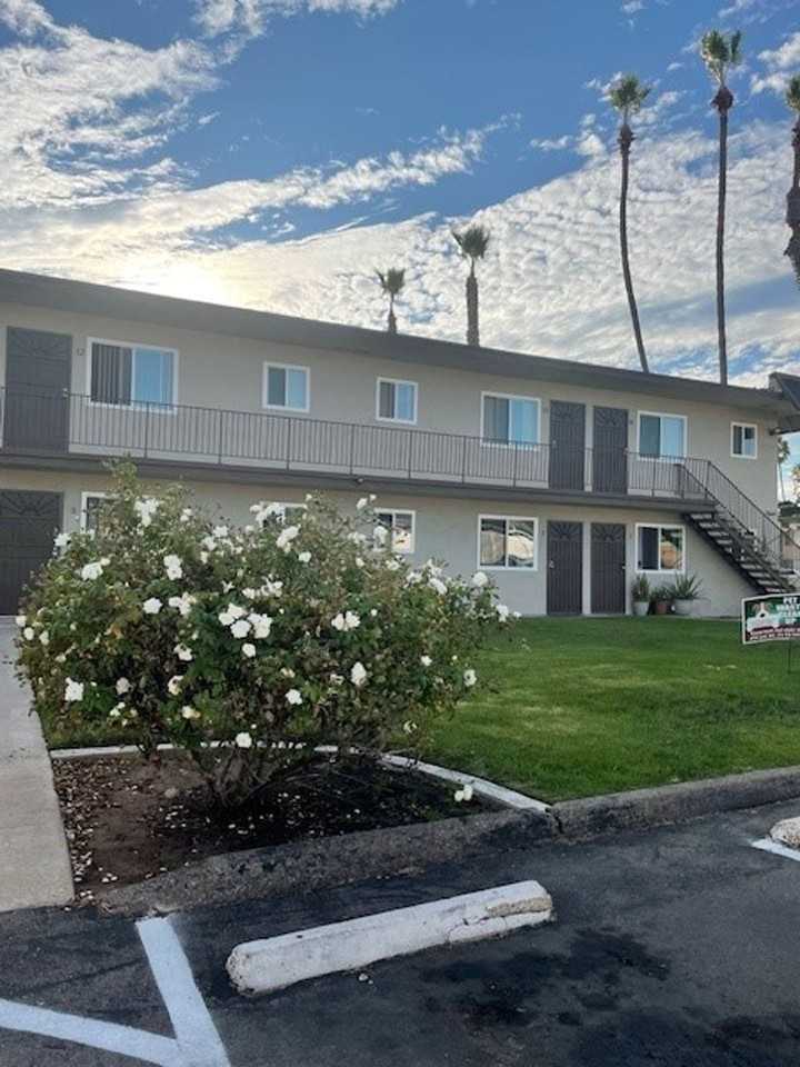 Leo's Apartments - Photo 3 of 14