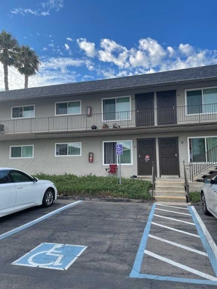 Leo's Apartments - Photo 6 of 14