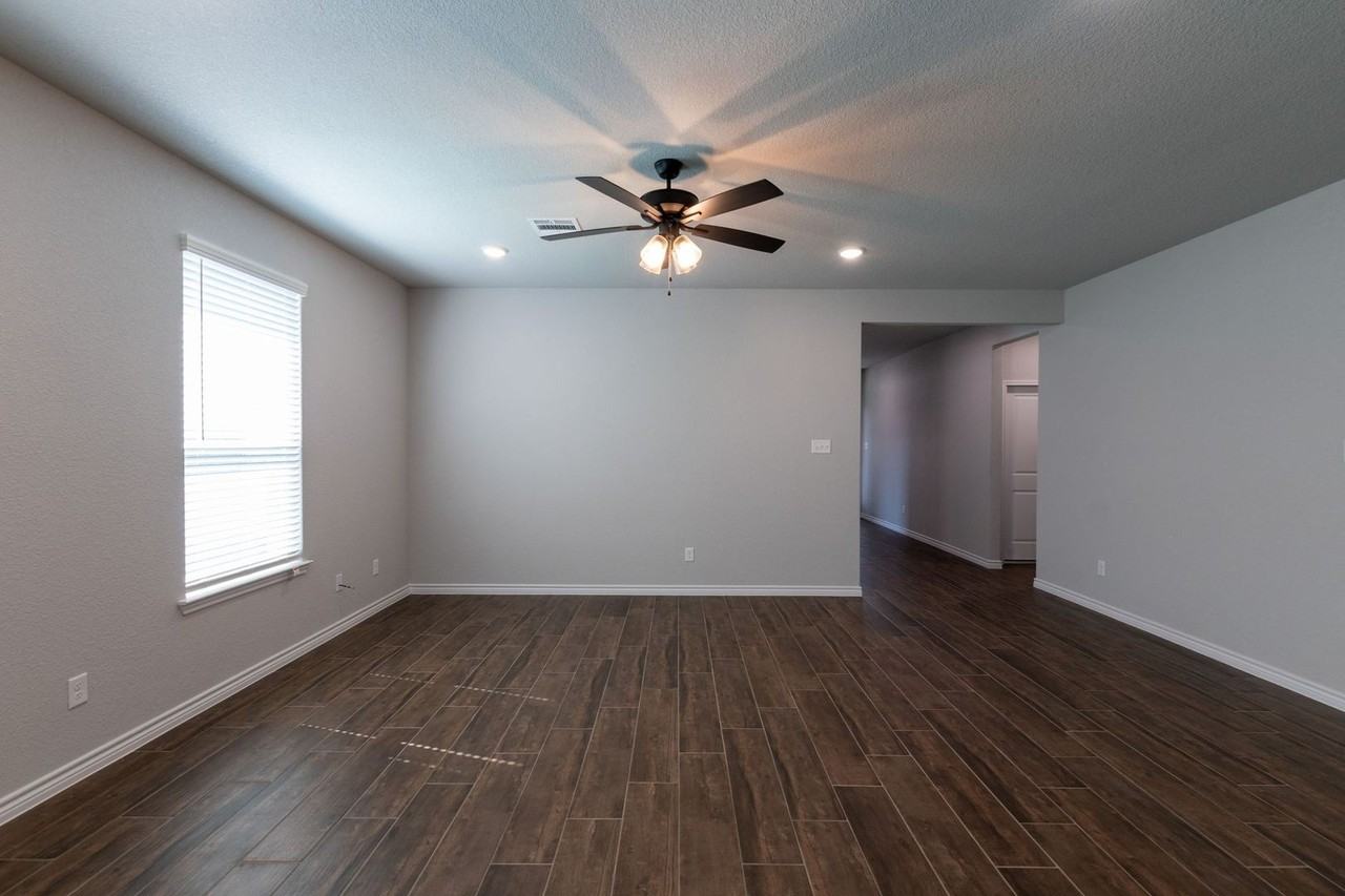 3111 Seeker St - Photo 4 of 28