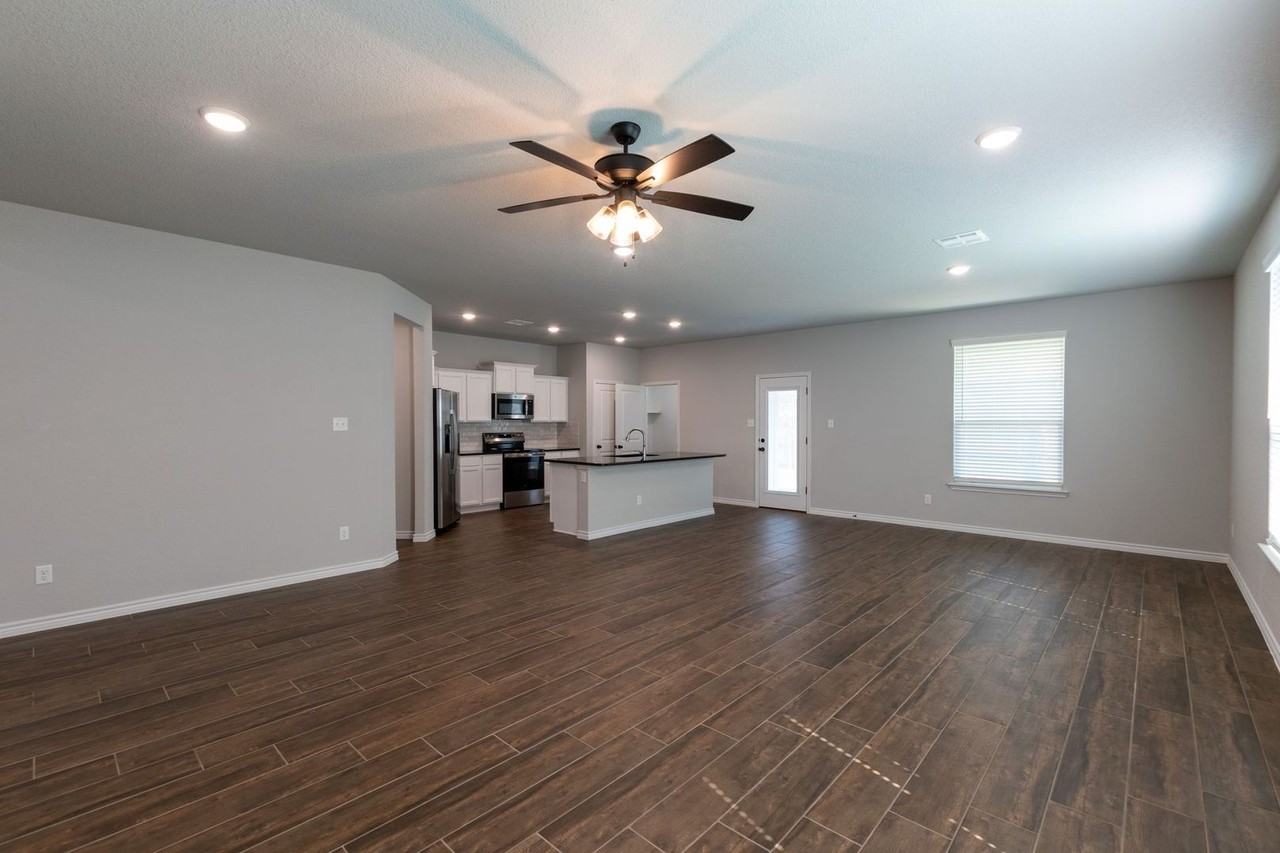 3111 Seeker St - Photo 5 of 28