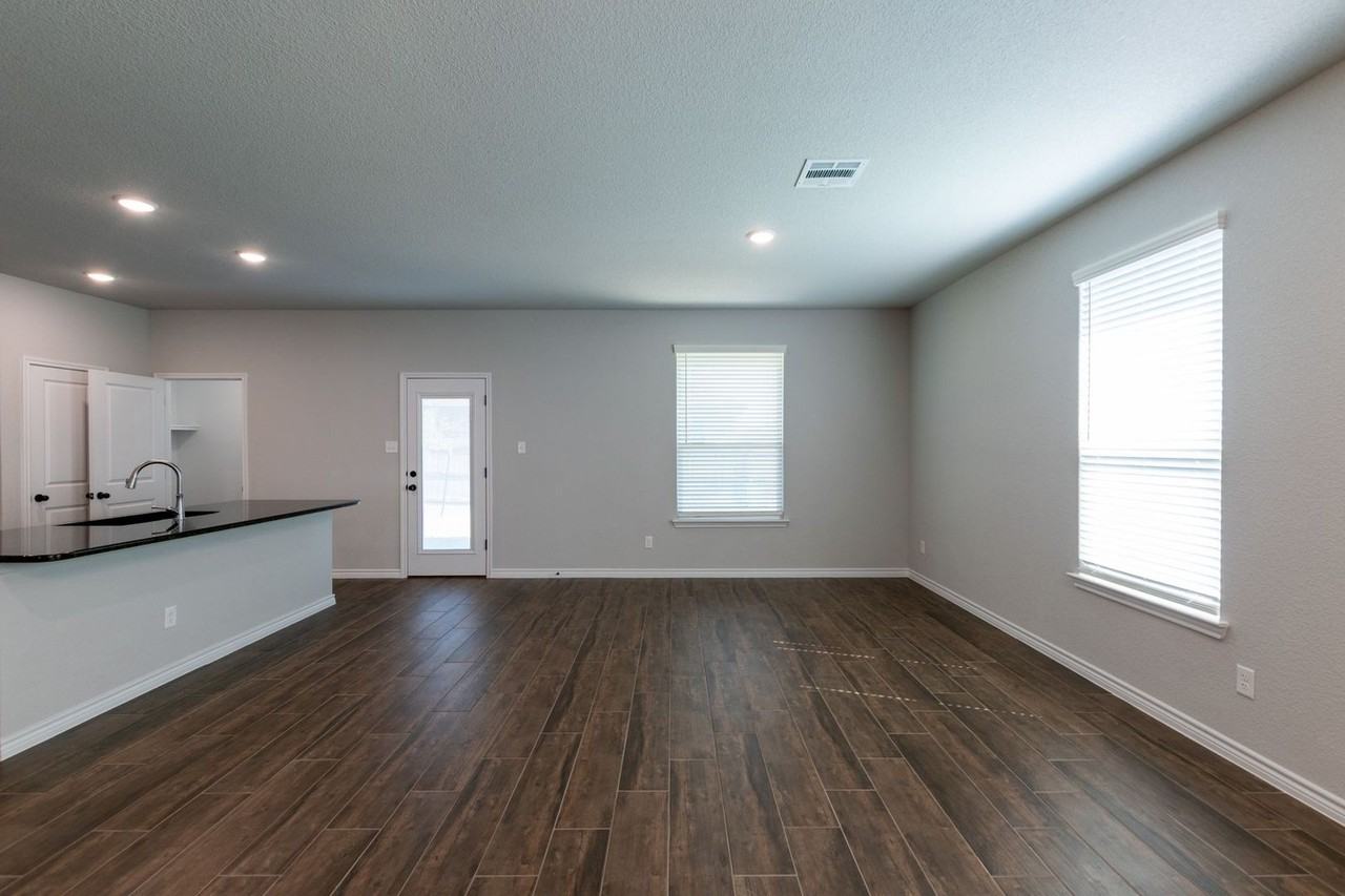 3111 Seeker St - Photo 6 of 28