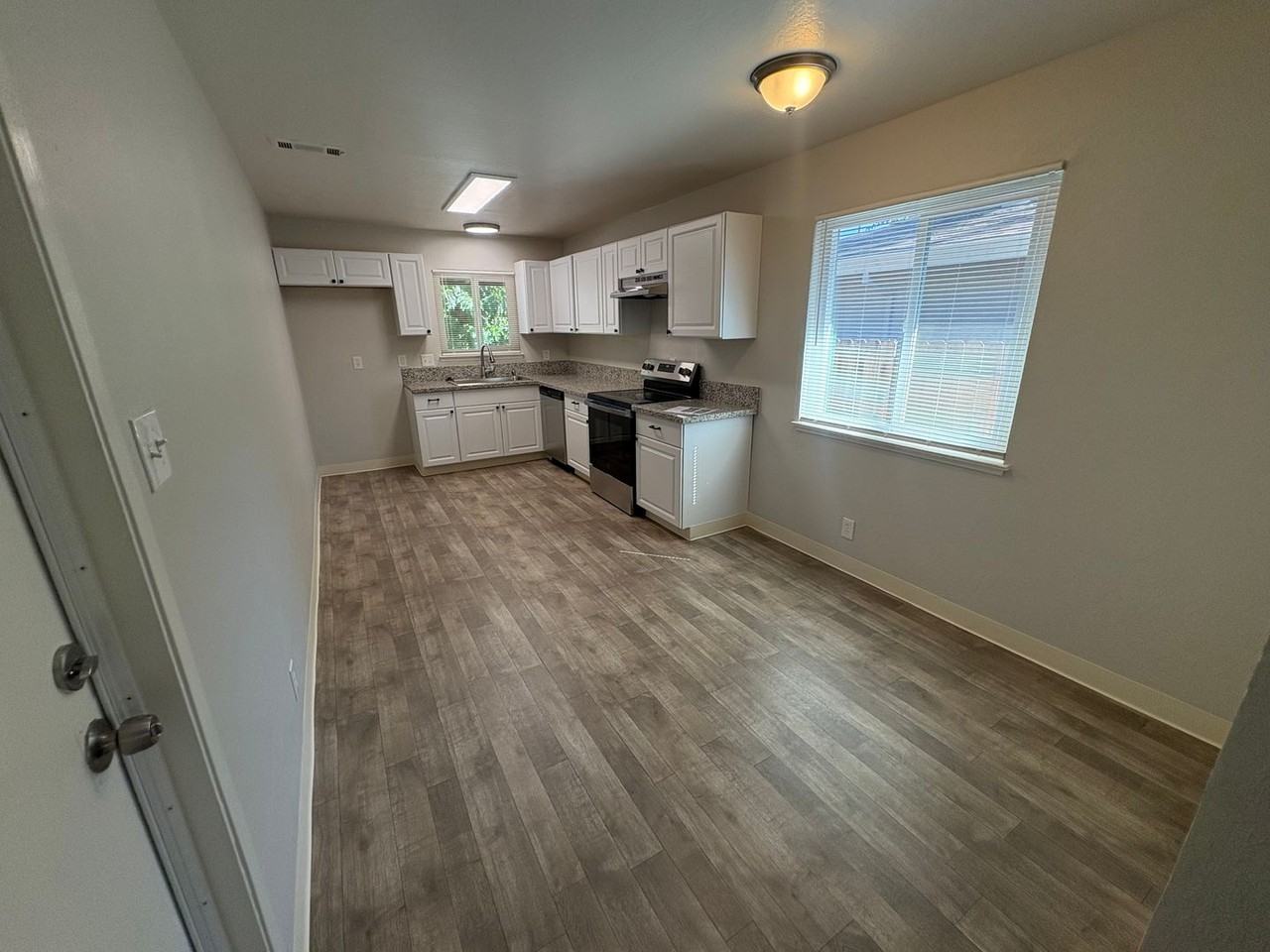 6419 San Stefano St - Photo 7 of 32