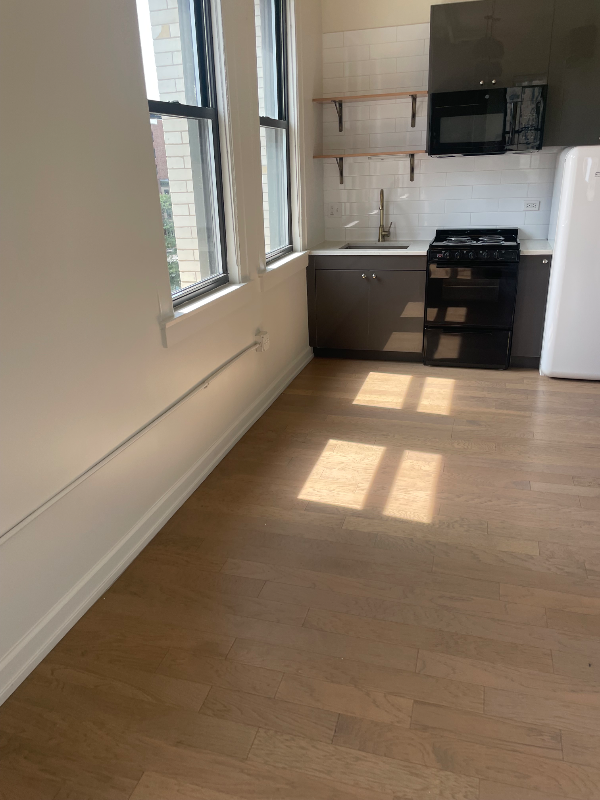 117 N Clark St - Photo 2 of 9