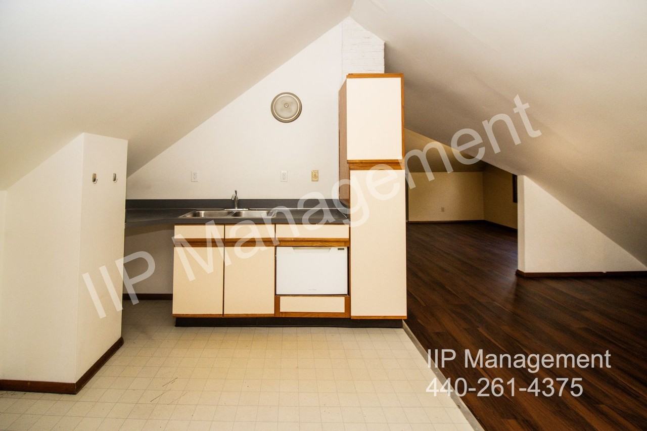 2671 E 130th St #3 - Photo 6 of 11