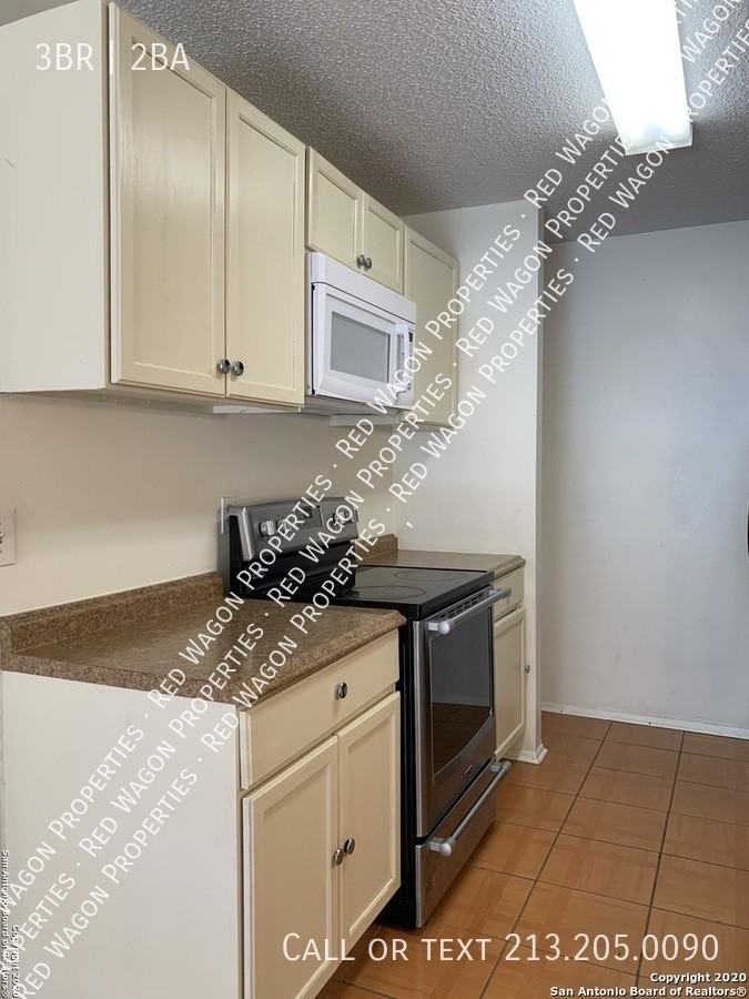 9611 Mystic Bend - Photo 4 of 13