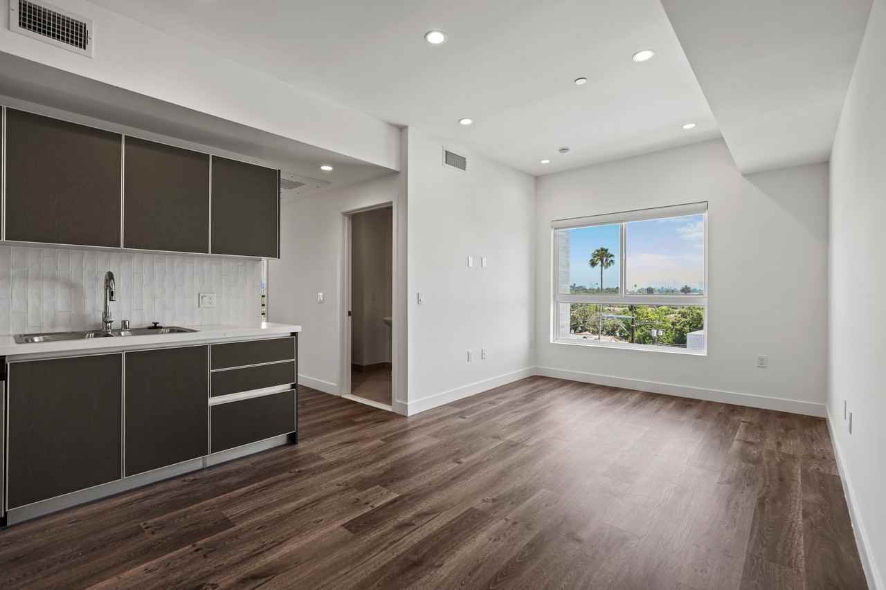 5801 W Pico Blvd - Photo 3 of 33