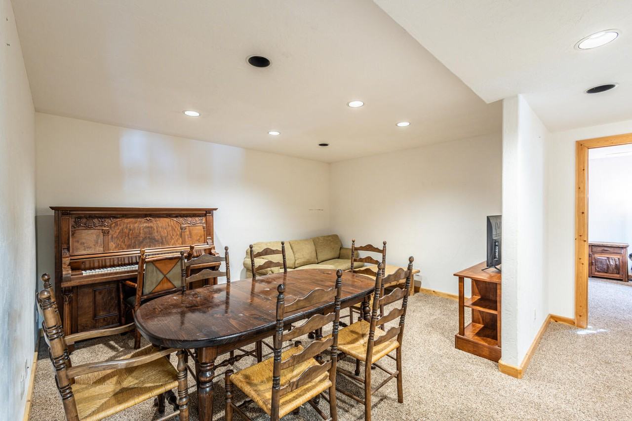 11 Hackamore Rd - Photo 2 of 13