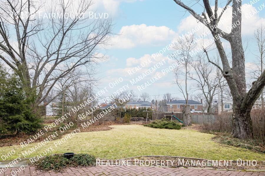 21199 Fairmount Blvd - Photo 3 of 34