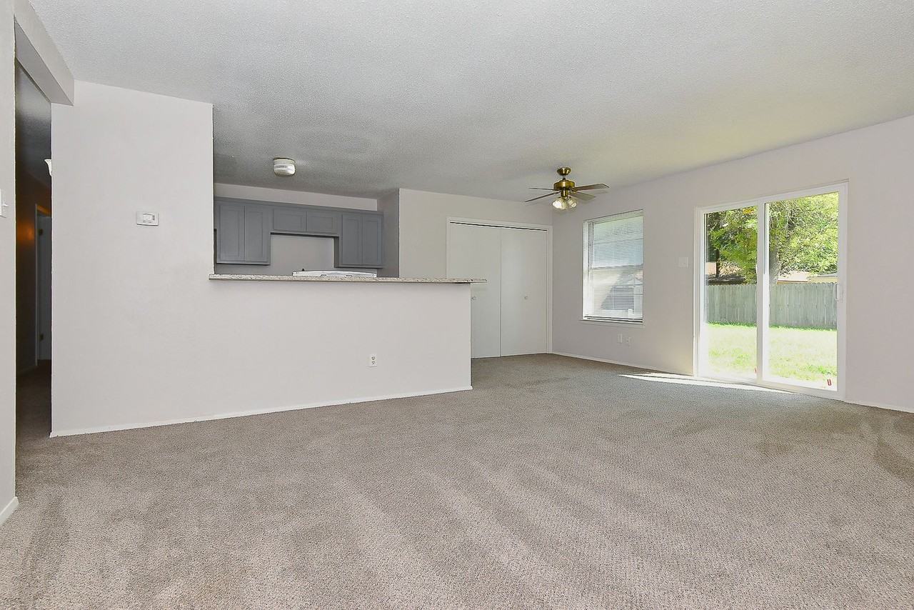 1703 La Fontaine Ln - Photo 6 of 38