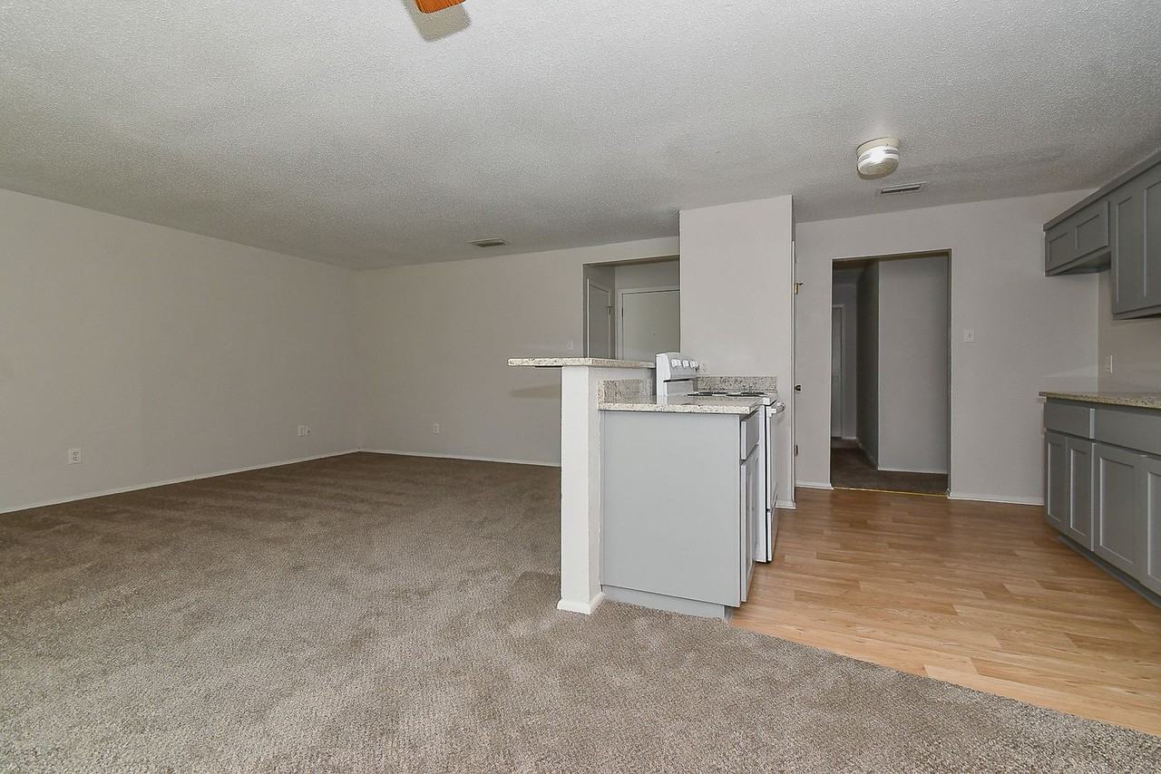 1703 La Fontaine Ln - Photo 3 of 38