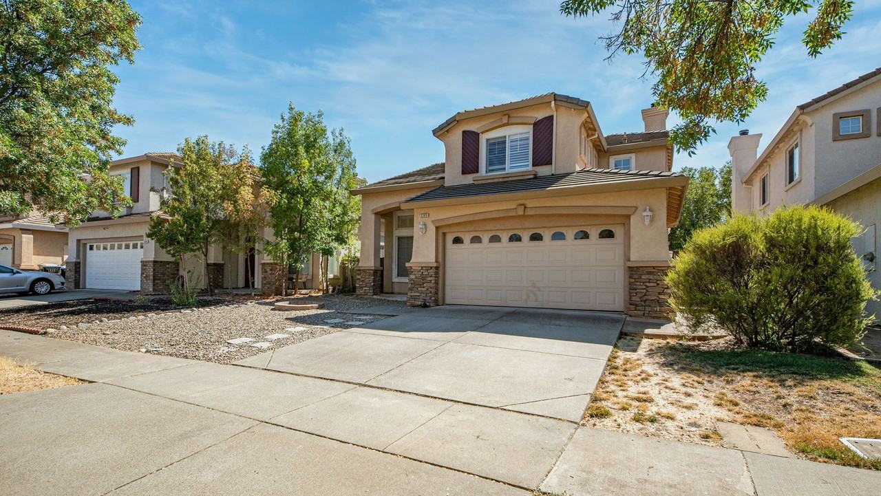 2305 Edmund Ct - Photo 3 of 46