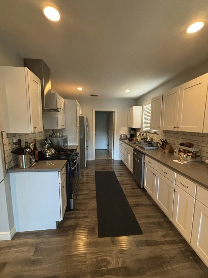 16047 Tupper St - Photo 3 of 17