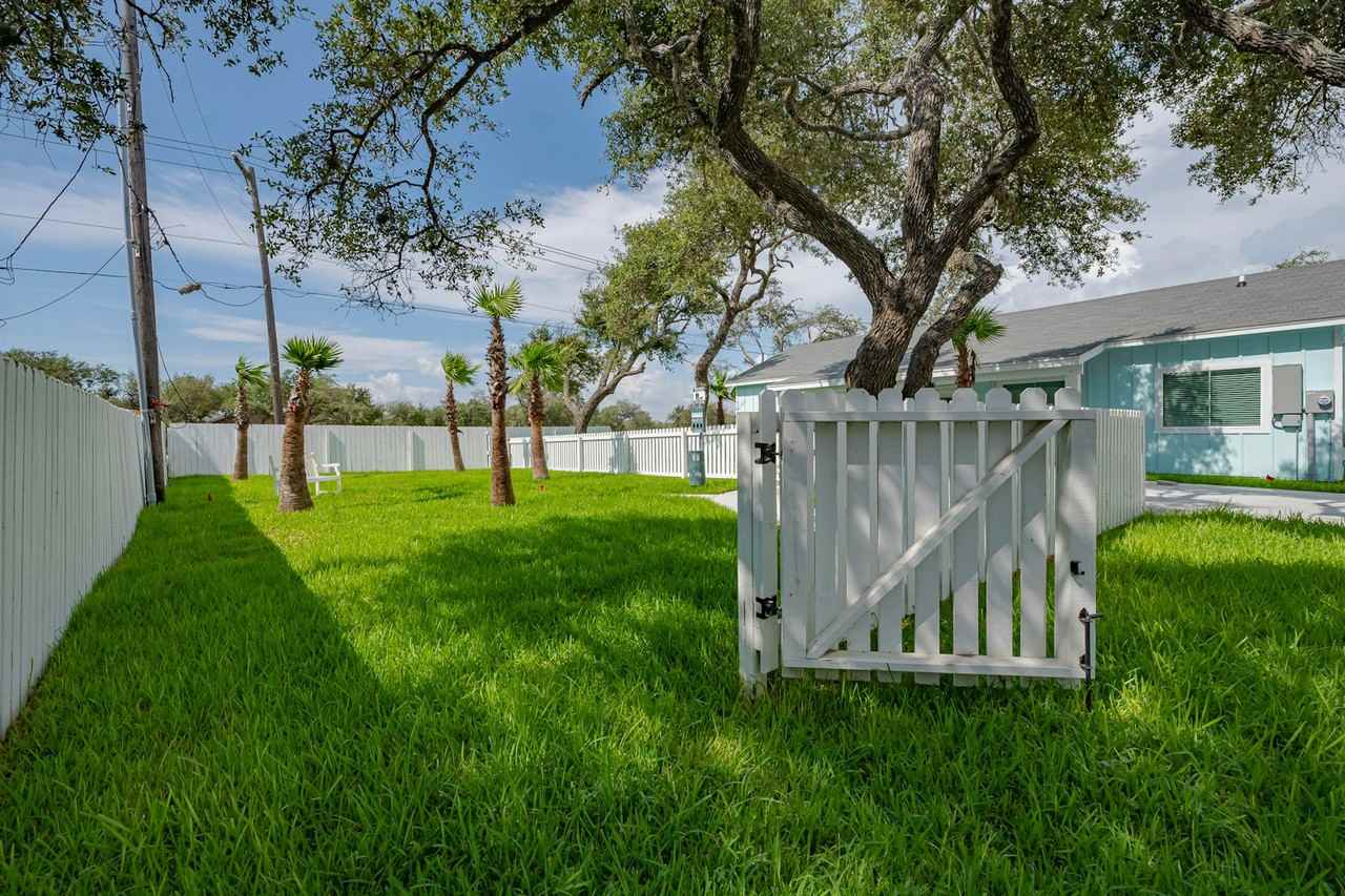 109 Mirage Lane - Photo 2 of 14