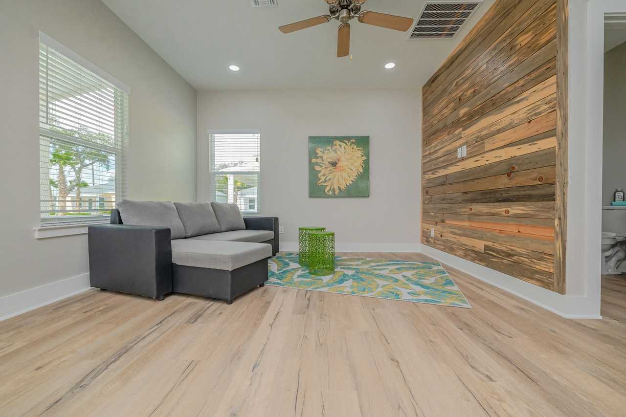 109 Mirage Lane - Photo 4 of 14