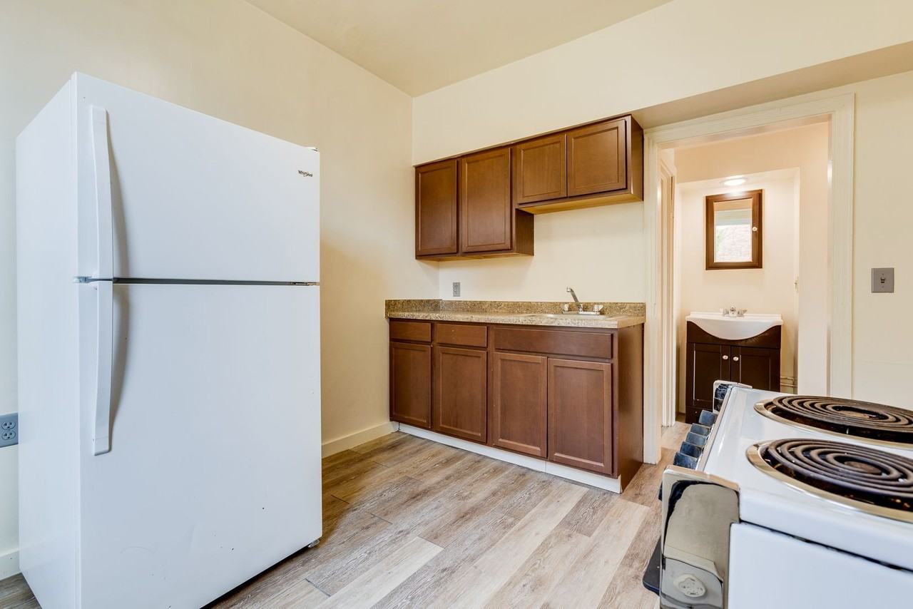 19 - 709-711 Industry - Photo 7 of 37