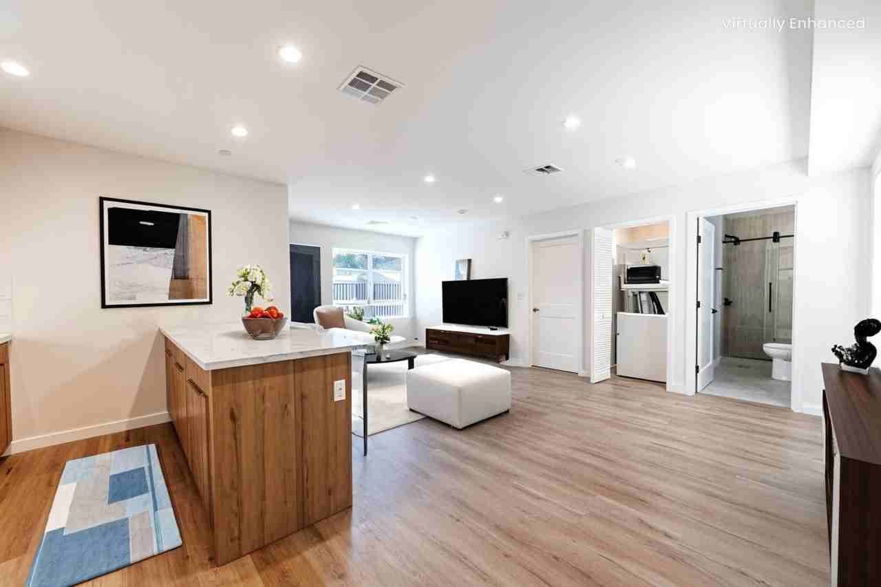 1857 Crenshaw Blvd - Photo 2 of 50