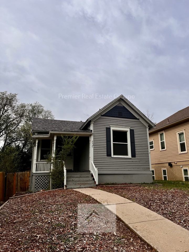 2427 West Platte Avenue - Photo 2 of 11