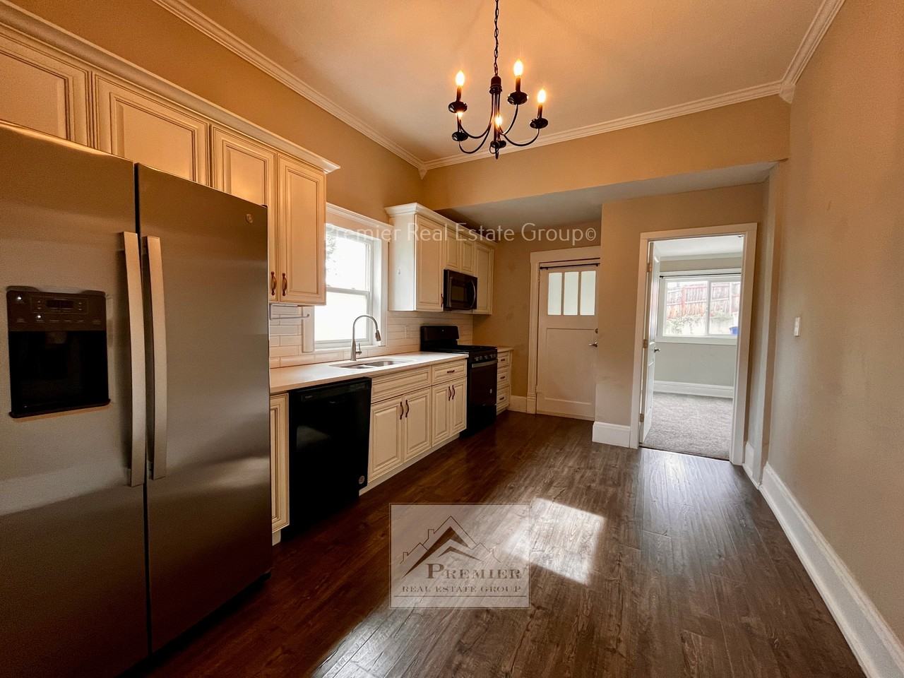 2427 West Platte Avenue - Photo 5 of 11