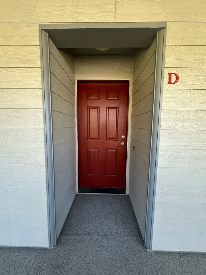 435 Northwest Nye Street - Photo 2 of 16