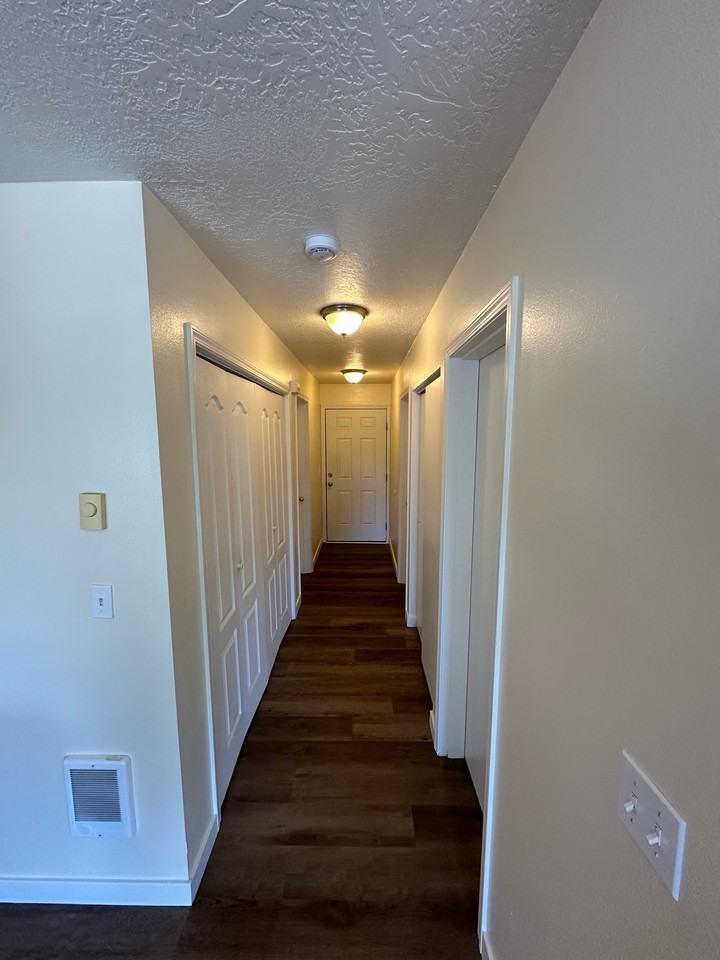 435 Northwest Nye Street - Photo 3 of 16