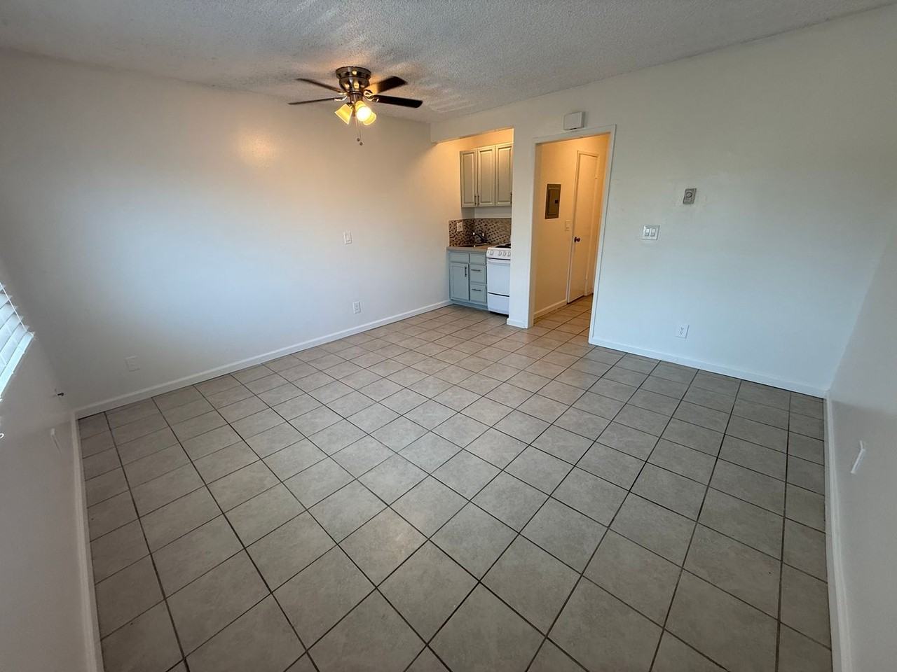 1133 Freeman Ave - Photo 2 of 17