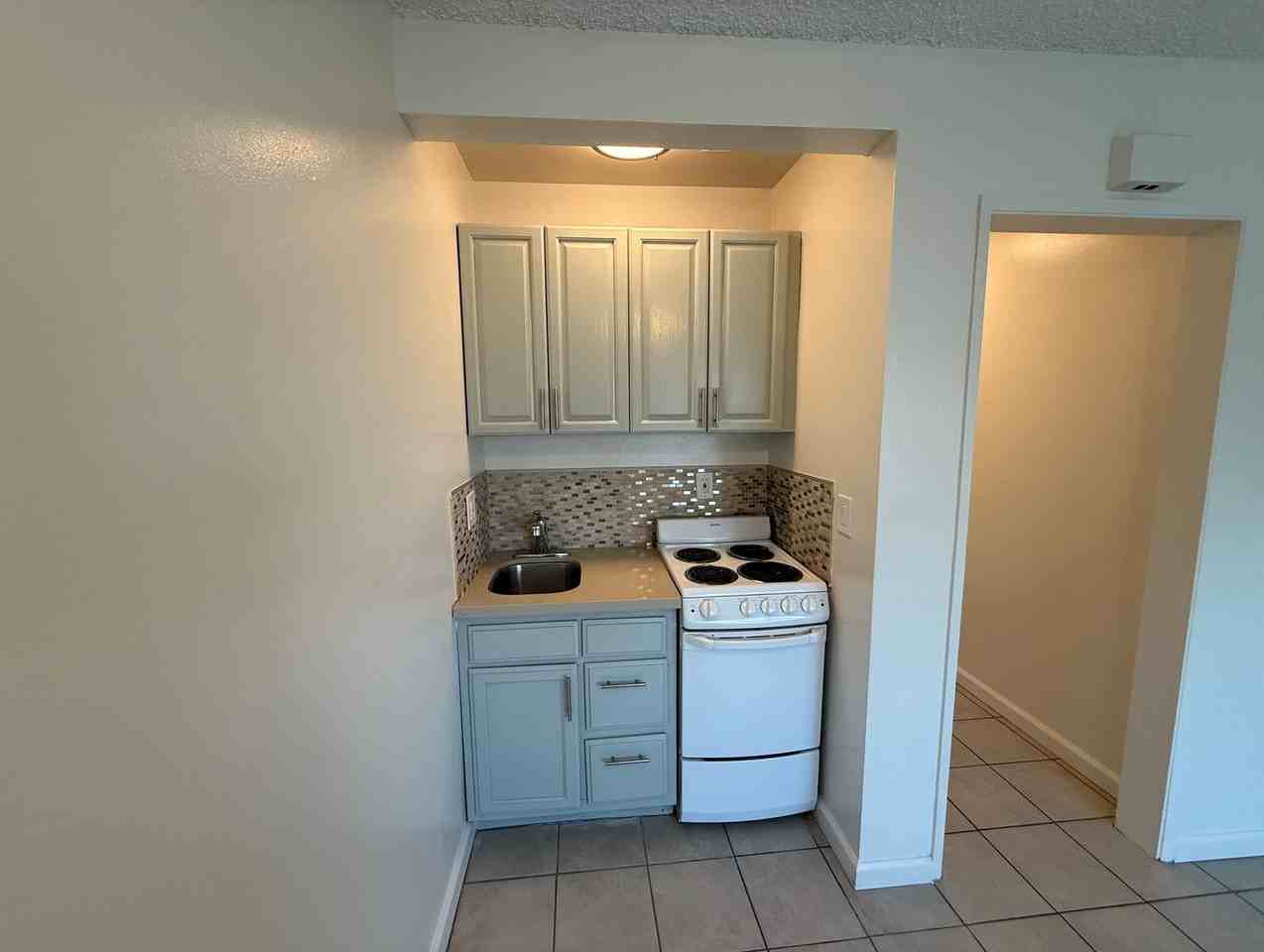 1133 Freeman Ave - Photo 3 of 17