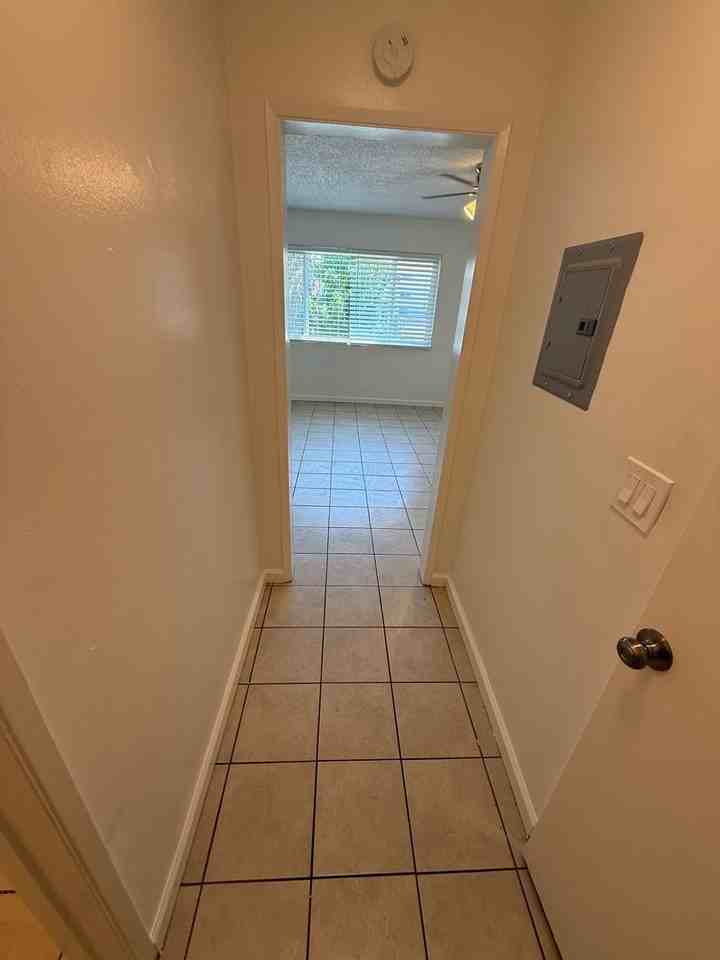 1133 Freeman Ave - Photo 5 of 17