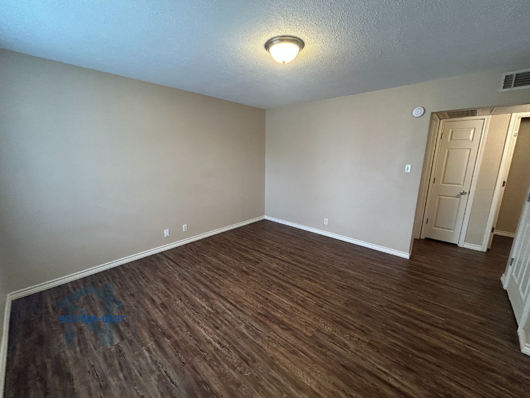 Devonshire Apartments - Photo 2 of 8