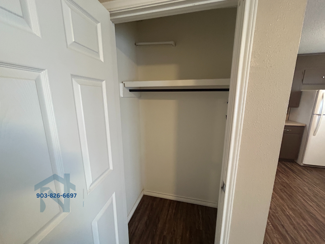 Devonshire Apartments - Photo 3 of 8