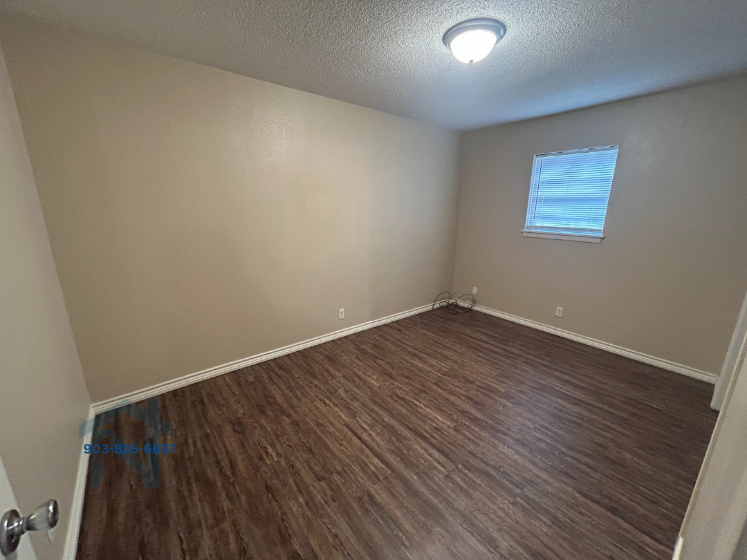 Devonshire Apartments - Photo 4 of 8