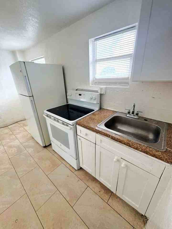 GW OPA LOCKA LLC - Photo 7 of 11