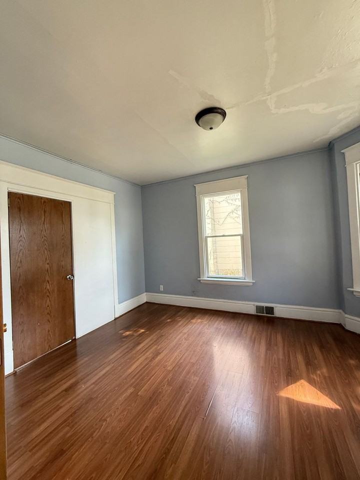 1124 3rd St - Photo 3 of 4