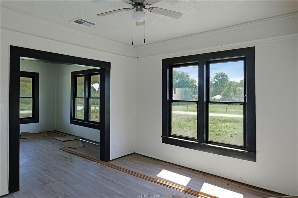 732 Rogers St - Photo 2 of 7