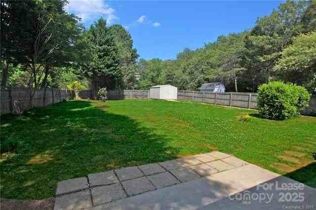 13801 Dannemara Dr - Photo 4 of 18