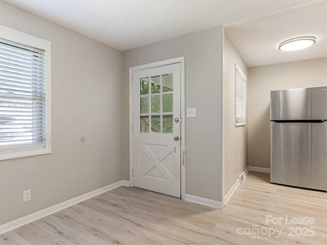 2909 Southwest Blvd - Photo 4 of 19