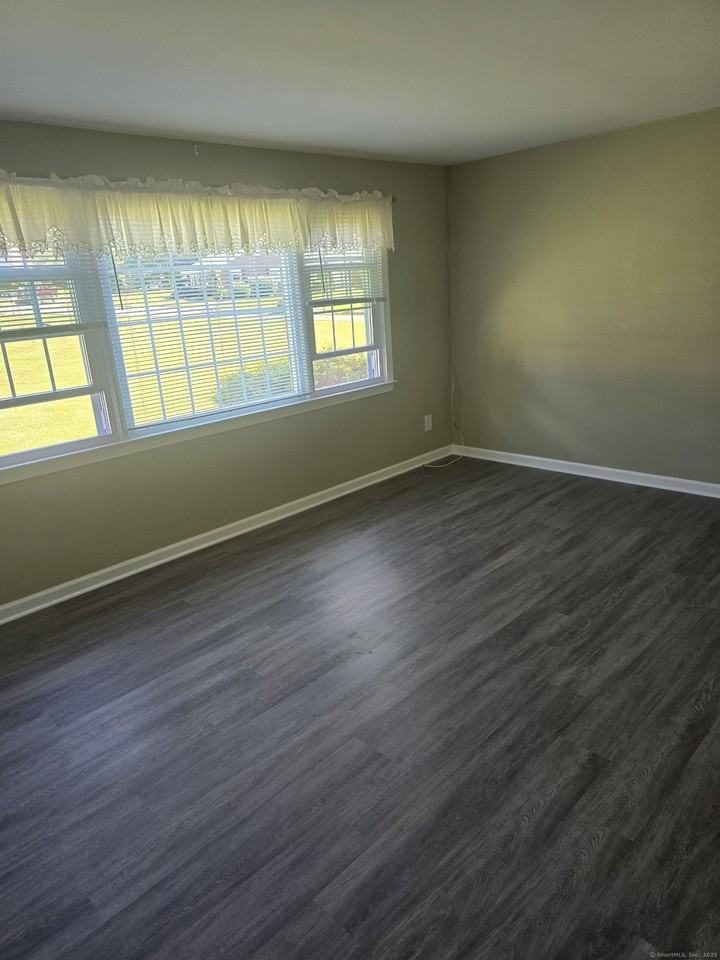 17 Old Farms Ln #17 - Photo 3 of 15