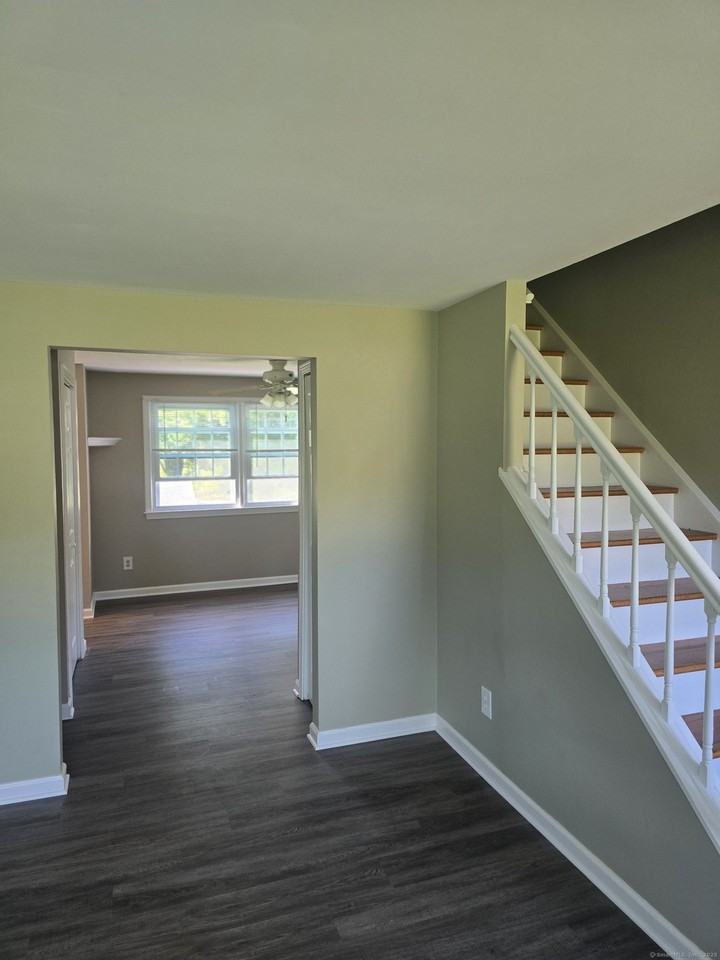 17 Old Farms Ln #17 - Photo 4 of 15