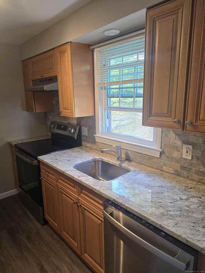 17 Old Farms Ln #17 - Photo 5 of 15