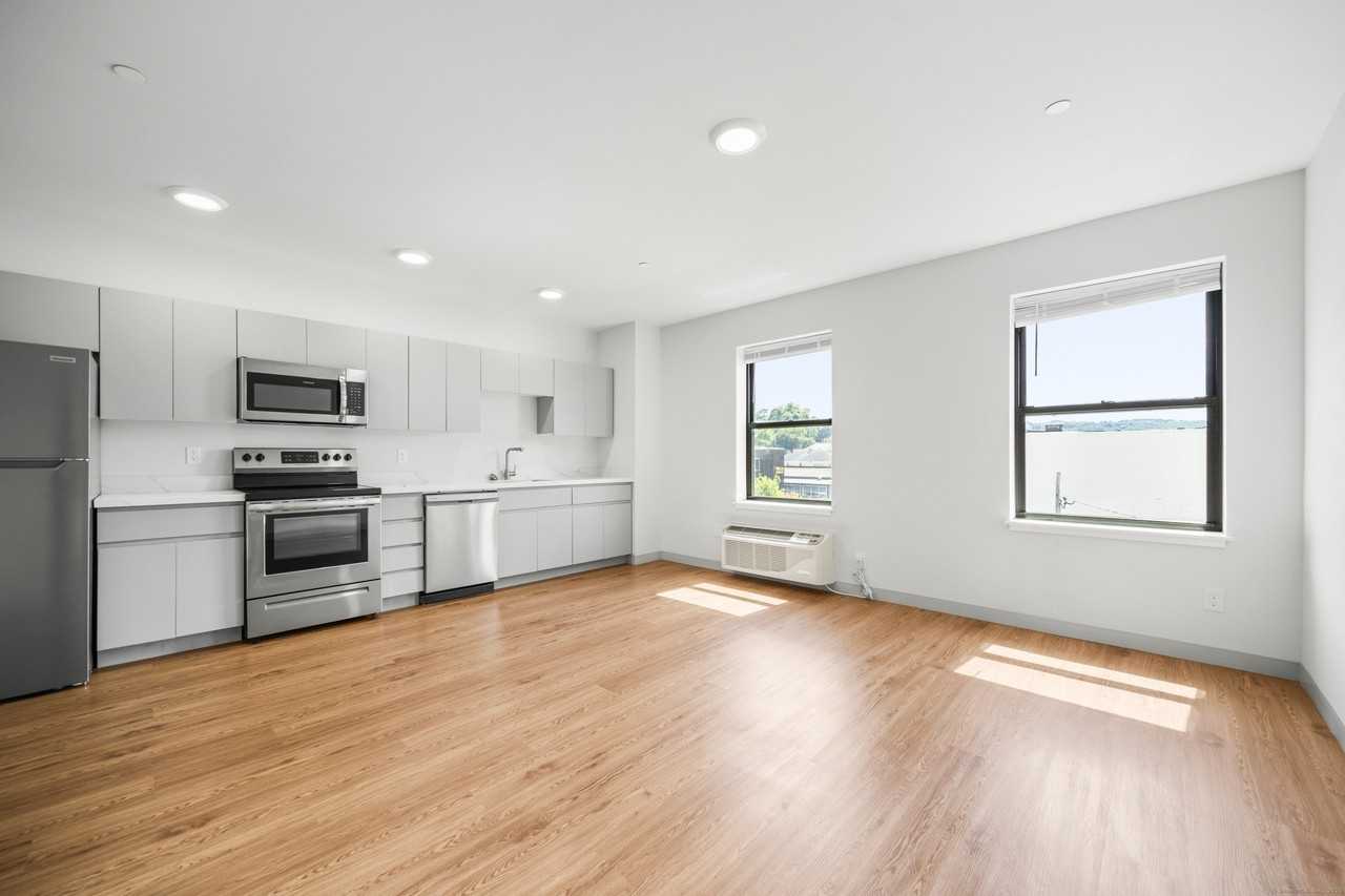 158 Main St - Photo 7 of 20