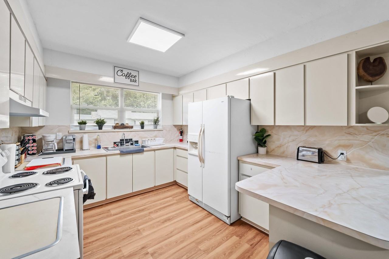 Crill Ave - Photo 7 of 20