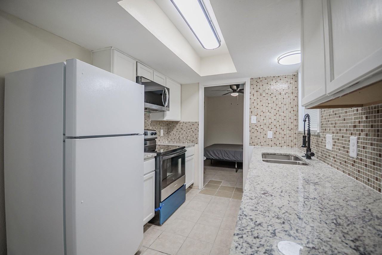 Cove Hollow Dr - Photo 3 of 10