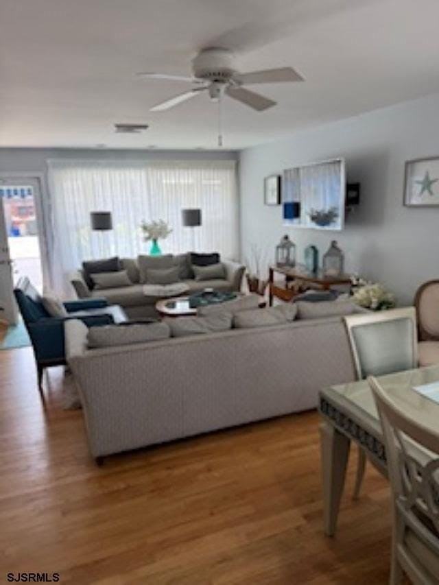 131 N Yarmouth Ave - Photo 5 of 18