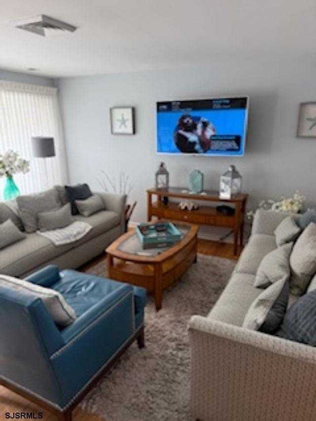 131 N Yarmouth Ave - Photo 3 of 18