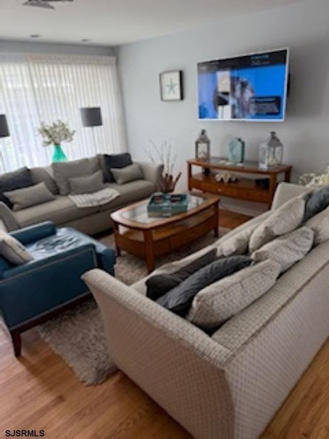 131 N Yarmouth Ave - Photo 4 of 18