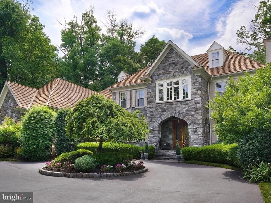 805 Montparnasse Pl - Photo 2 of 13