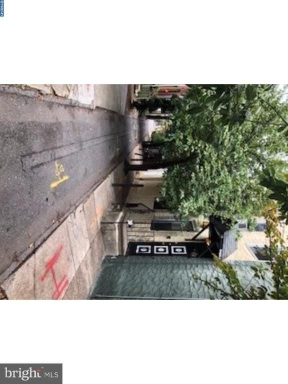 250 S 22nd St - Photo 4 of 12