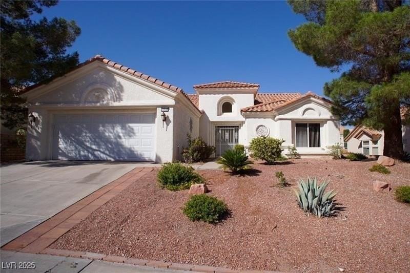 10520 Shoalhaven Dr - Photo 2 of 32