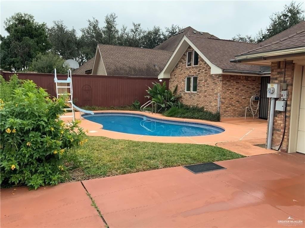 221 E Kiwi St - Photo 2 of 6